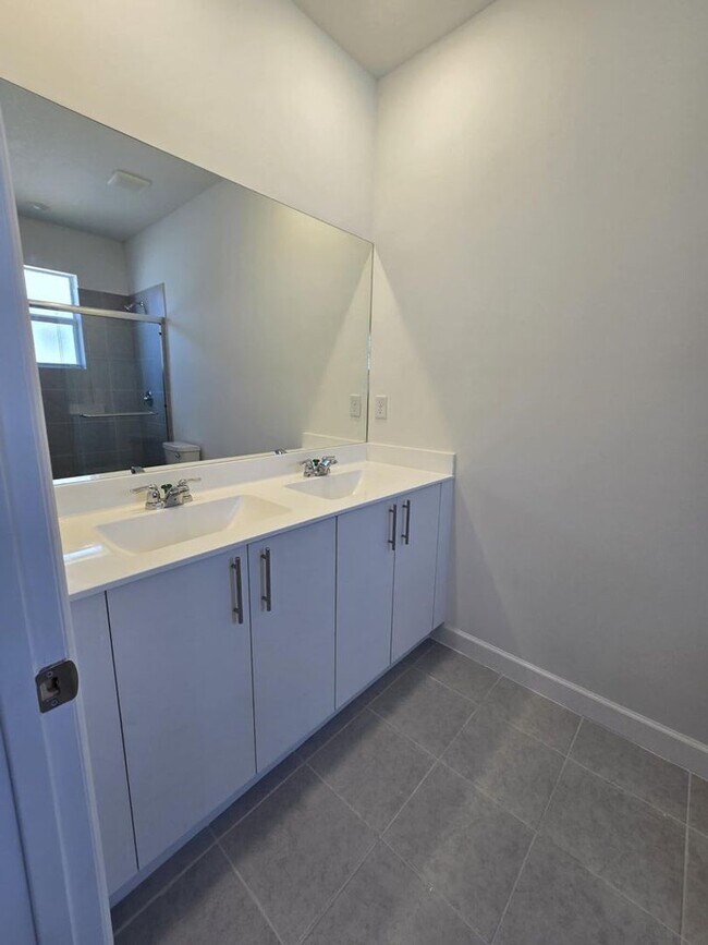 Photo - Brand New 3 Bed / 3 Bath Town home Modern ...