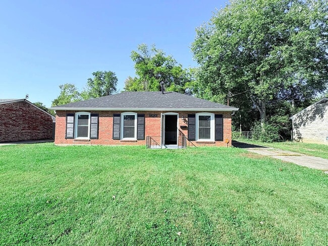 Building Photo - 10806 Milwaukee Way