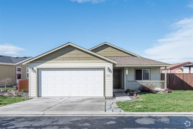 Building Photo - Charming and Bright 3 Bed, 3 Bath Home in ...
