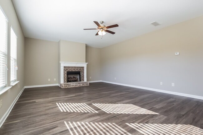 Photo - 336 Crescent Woode Dr