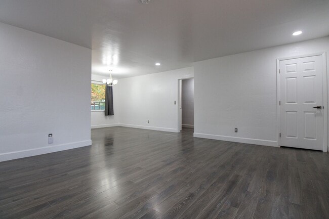Photo - 1170 Clearview Ave NE