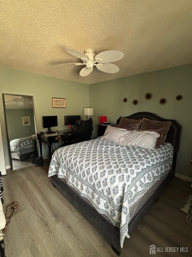 Photo - 1700 Ravens Crest Dr