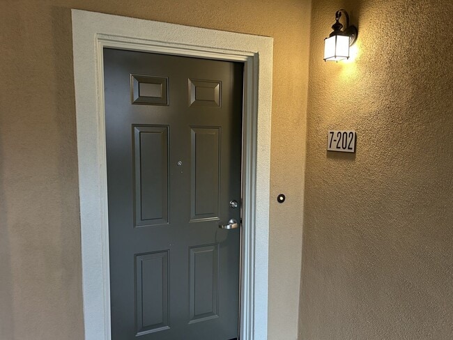 Building Photo - Well-Kept 1 Bedroom, 1 Bath Condo in East Petaluma