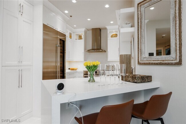 Building Photo - 365 5th Ave S Unit 307