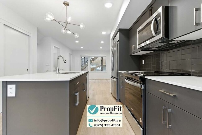 Photo - 7324 Klapstein Cres SW