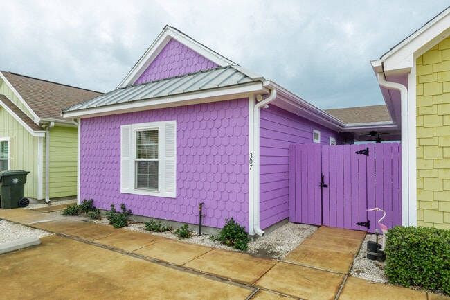 Building Photo - 14521 E Cabana St