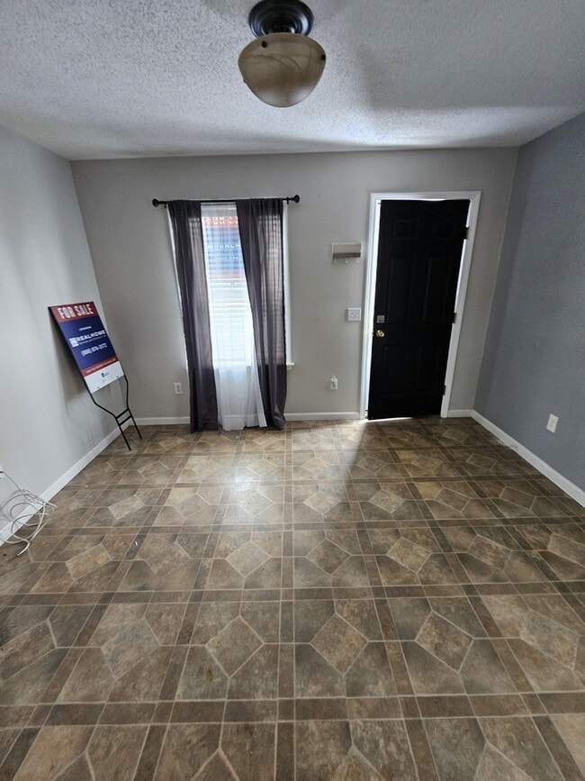 Photo - 207 Broad St