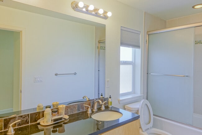 Photo - 1236 Poplar Ave