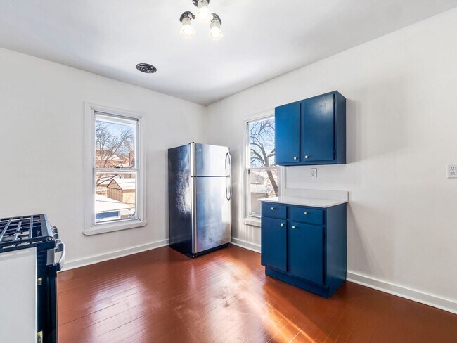 Photo - 937 Thomas Ave W Unit 2