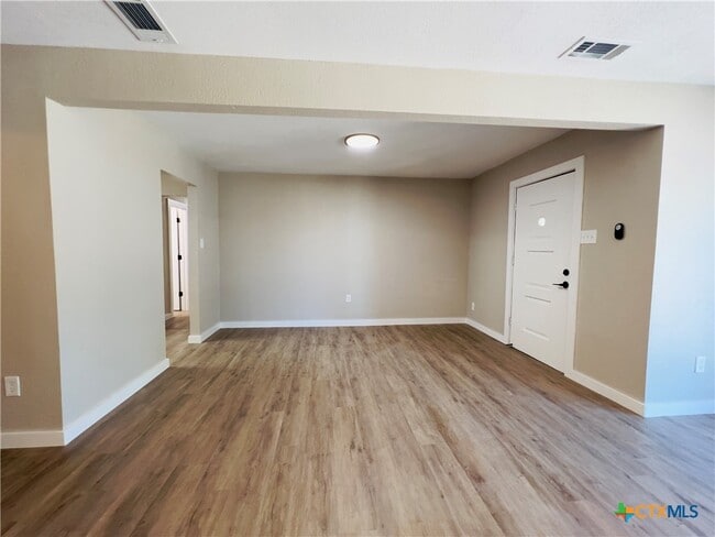 Photo - 105 Nauert St