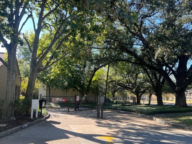 Photo - 10047 Westpark Dr Unit 46