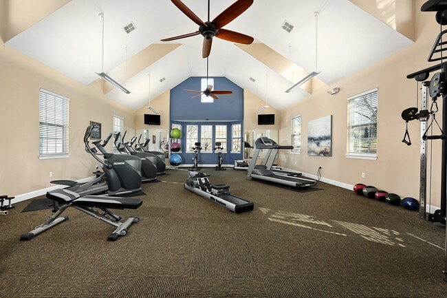 Fitness Center - Hunter's Pointe Apartments