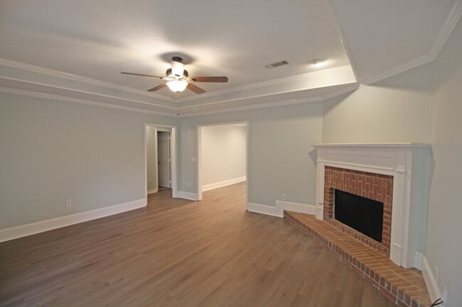 Photo - 320 Hawthorne Dr House