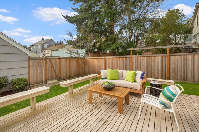 Photo - 711 N 68th St