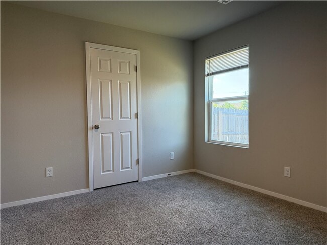 Building Photo - 6701 SW Chalkstone Rd
