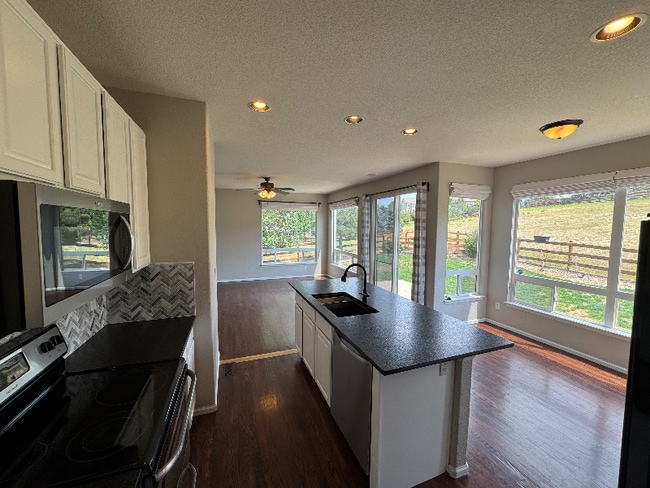 Photo - 4046 Stampede Dr