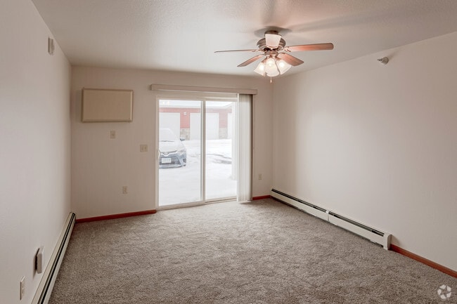 2BR, 2BA - 1054 SF