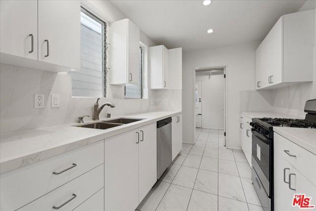 Photo - 205 S Reeves Dr Rental