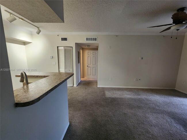 Photo - 101 SW 117th Ave Unidad 7303