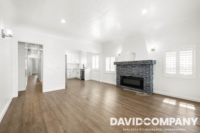 Building Photo - 2216 S Marvin Ave Unit 2216