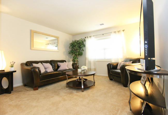 The Reserve Living Room - The Reserve At Merrick Apartments