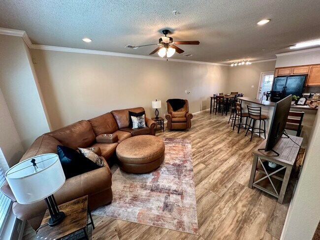 Photo - 2108 Main St