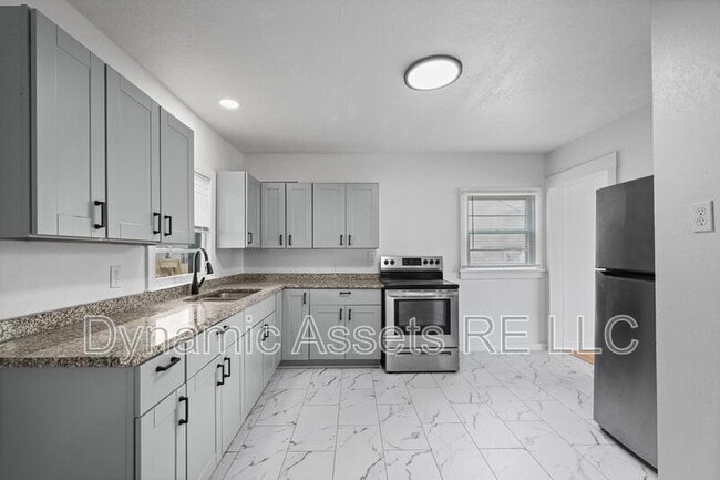 Photo - 405 N Walnut St