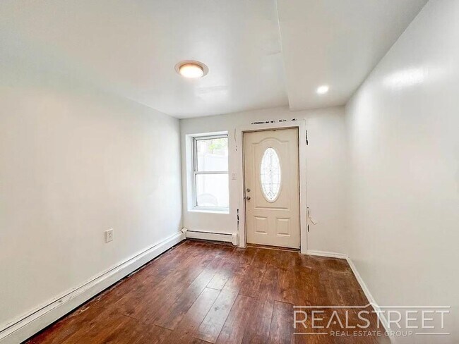 Photo - Tompkins Avenue Unit GARDEN