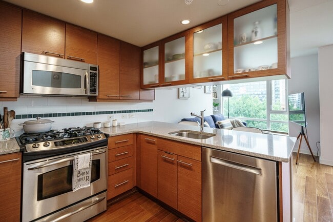 Building Photo - 1500 SW 11th Ave Unit Benson Tower #805