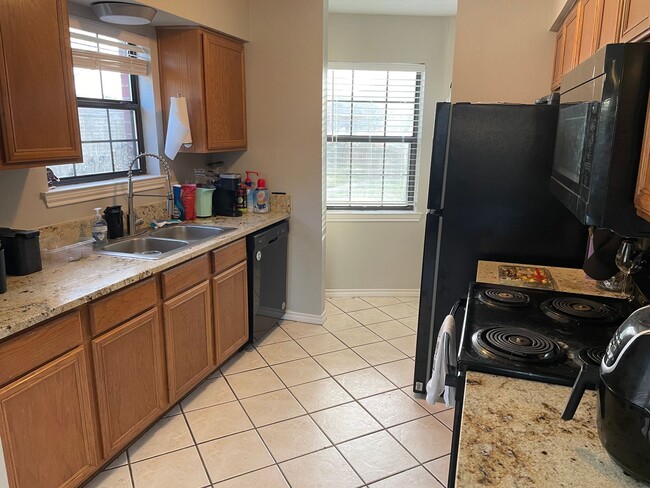 Photo - AUGUST PRE-LEASE!!!  Spacious 3 Bedroom 3 ...