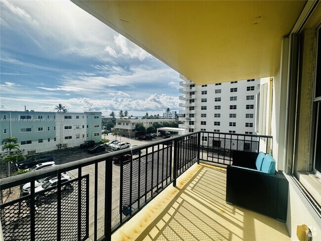 Building Photo - 1501 S Ocean Dr Unit 406 Rental