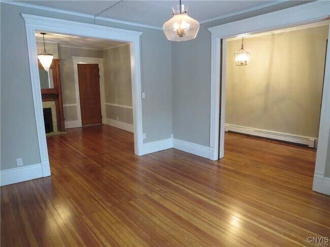 Photo - 1725 James St