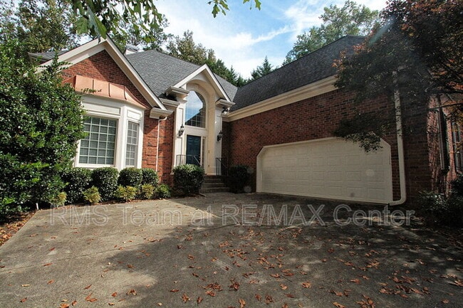 Building Photo - 800 Chelsea Park Dr NE