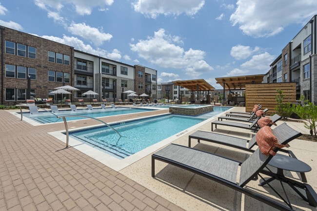 Lenox Grand West