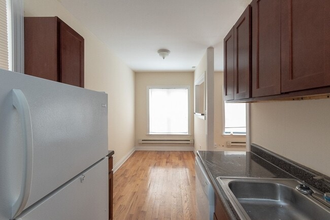 Photo - 636 W Cornelia Ave Unit J00W