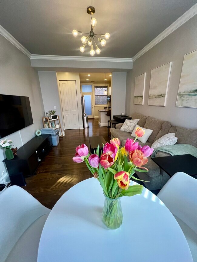 Photo - 665 W Barry Ave