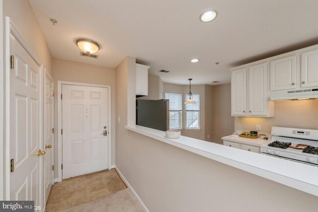 Photo - 25340 Lake Mist Square Unidad 301