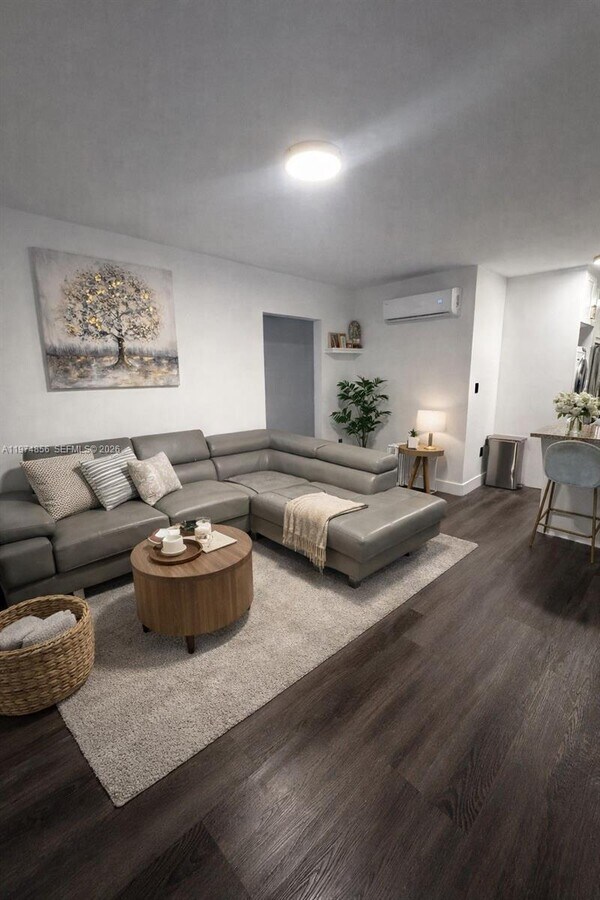 Photo - 3551 SW 10th St Unidad 8A