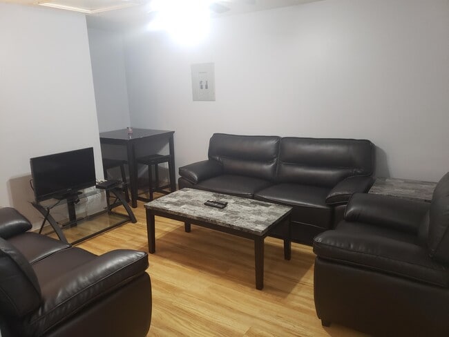 Photo - 10415 99 Ave Unité B2