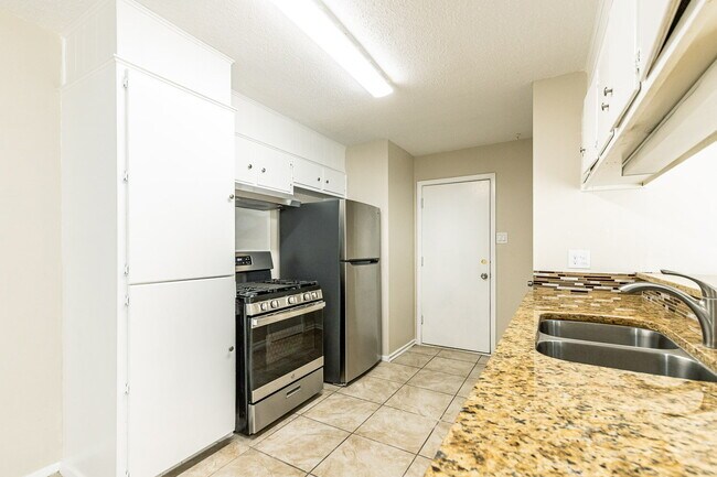 *FREE FIRST MONTH'S RENT* Three Bedroom Home in Quiet Neighborhood