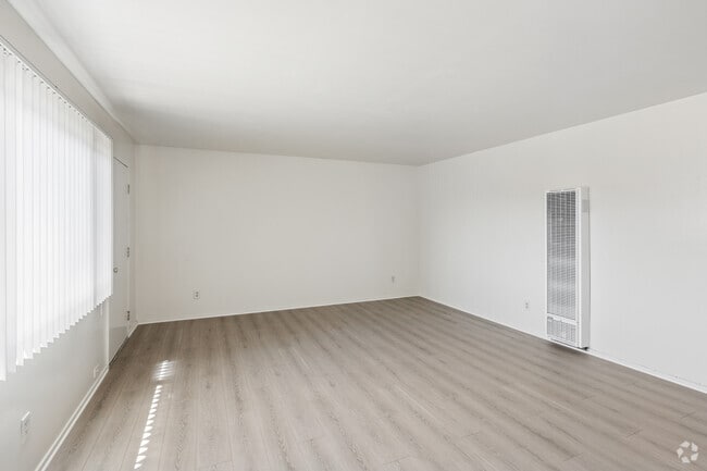 2BR, 1BA - 925SF - Living Room - Viking Gardens Apartments