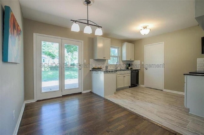Photo - 7642 Ash St