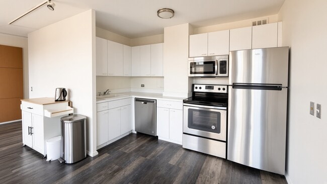 Photo - 2400 N Lakeview Ave Unit 614-15