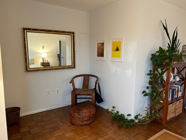 Bedroom 1 nook - 1 E University Pkwy Unit 901