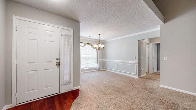 Photo - 4 Bedrooms, 2 Bathrooms in the Heart of Ri...