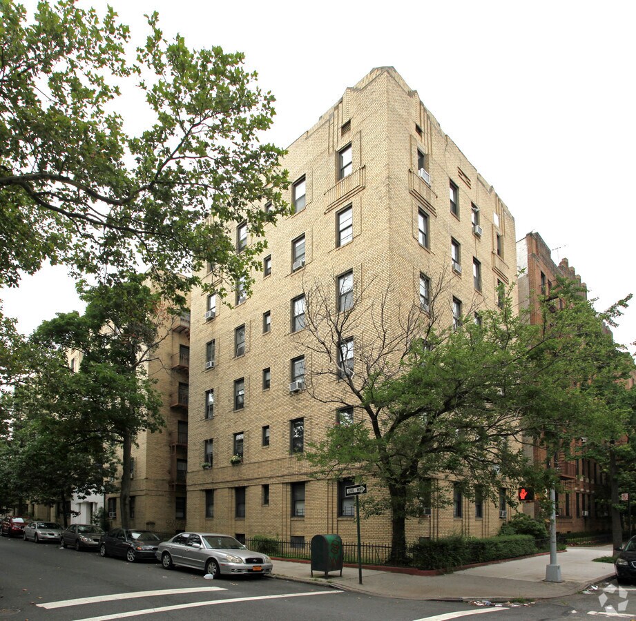 Photo - 1599 W 10th St Apartments