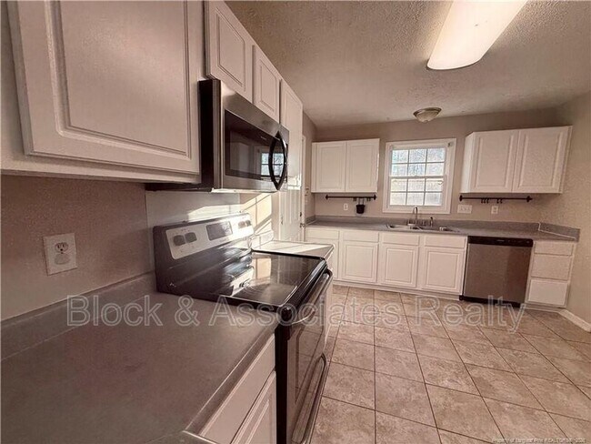 Photo - 2402 Larwood Dr