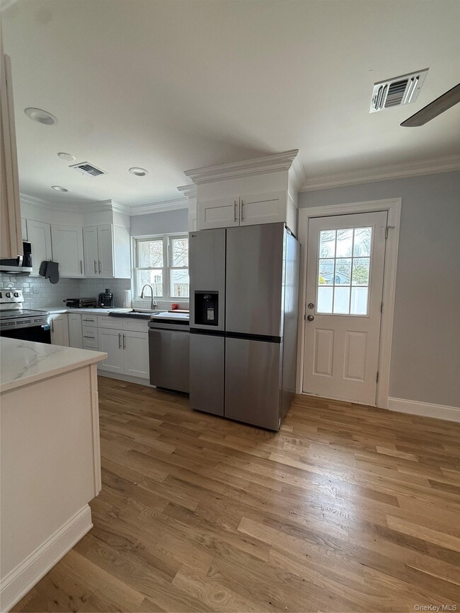 Photo - 165 Lynbrook Dr