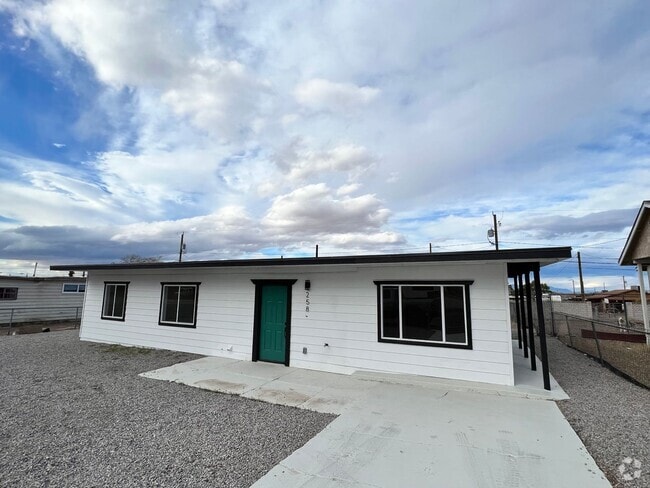 Building Photo - Old Henderson Rental
