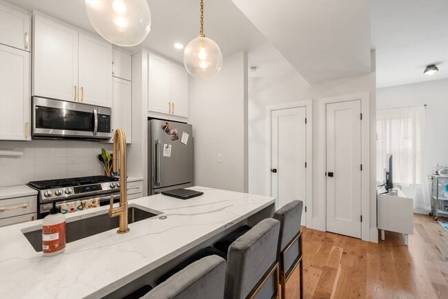 Building Photo - 200 Maverick St Unit 1 Rental